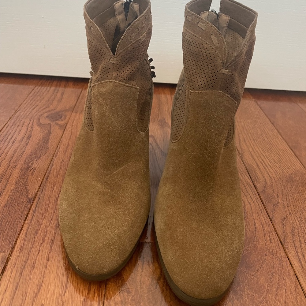 Vince Camuto chestnut booties